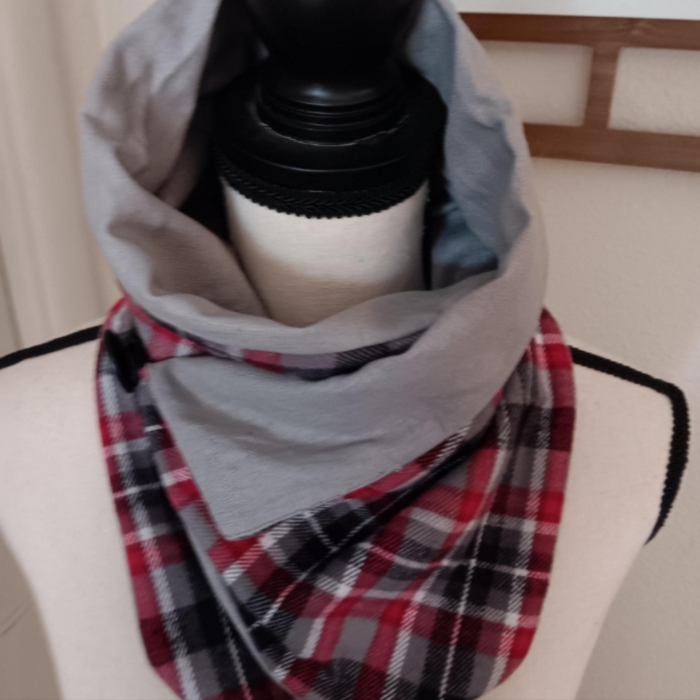 Scarfs - Picture 3 of 3
